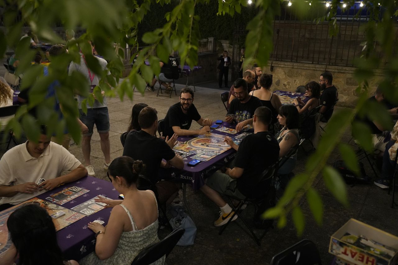 Grupo de participantes jugando en Noches Toledanas